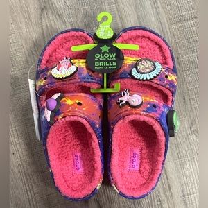 Crocs Ron English WHIN Cozzzy Sandals M4/W6